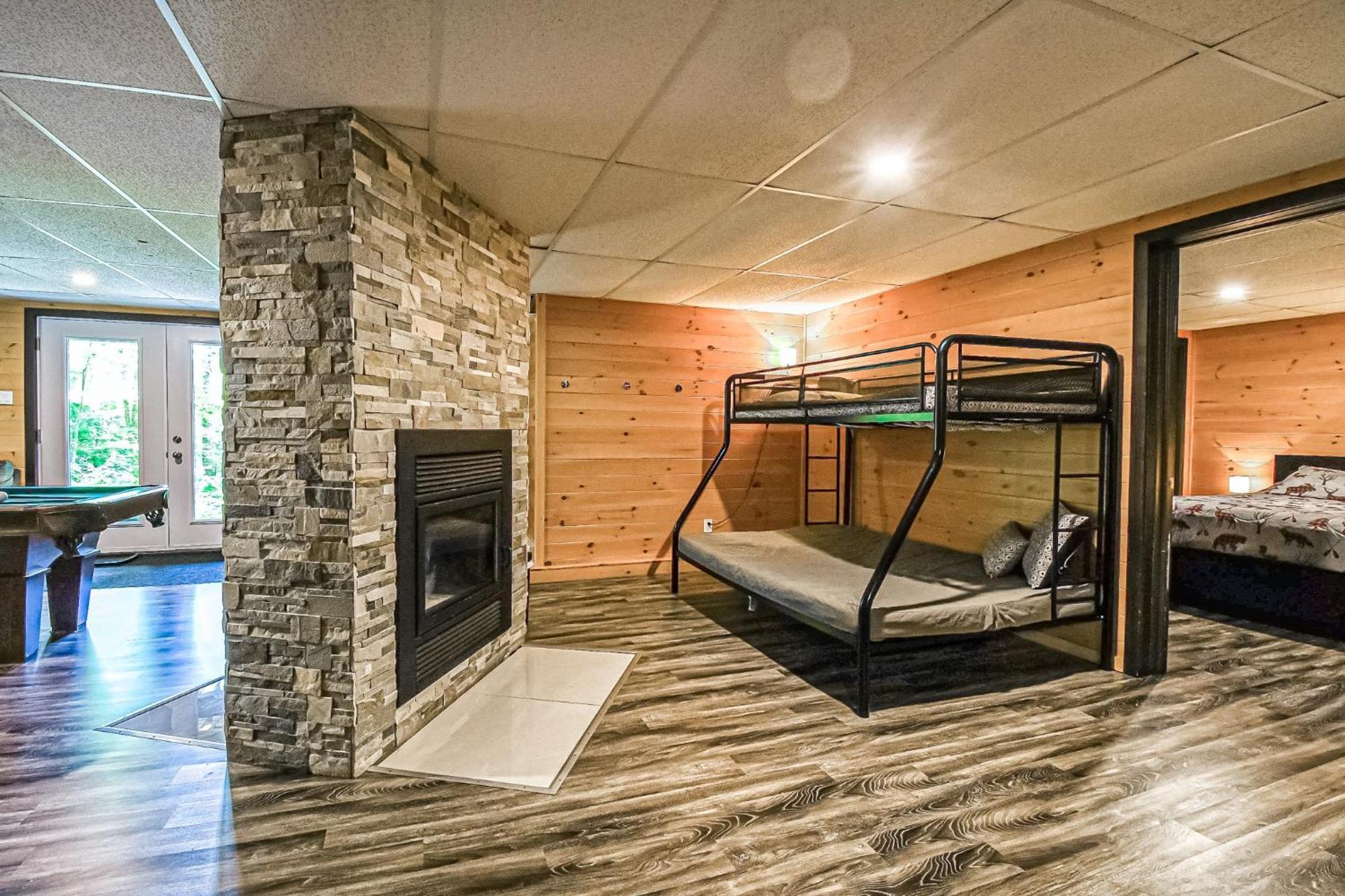 Brown Bear Lodge Brownsburg Exterior photo
